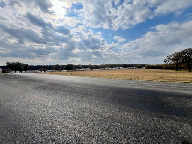 15511 Stallion Lake Blvd, Lindale, TX 75771