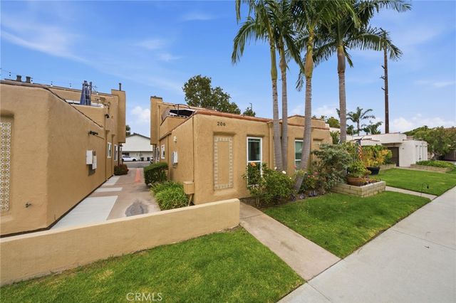 206 Portland Avenue, Huntington Beach, CA 92648