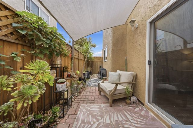 206 Portland Avenue, Huntington Beach, CA 92648