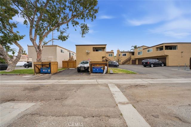 206 Portland Avenue, Huntington Beach, CA 92648