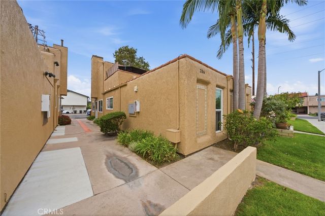 206 Portland Avenue, Huntington Beach, CA 92648