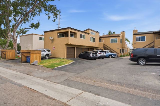 206 Portland Avenue, Huntington Beach, CA 92648