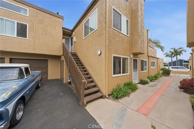 206 Portland Avenue, Huntington Beach, CA 92648