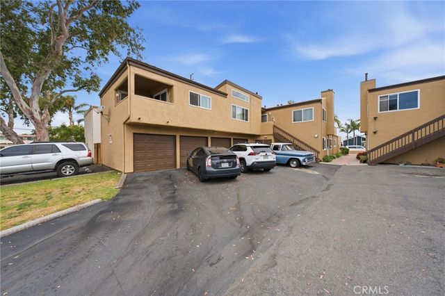 206 Portland Avenue, Huntington Beach, CA 92648