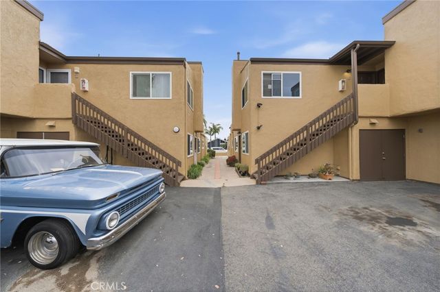 206 Portland Avenue, Huntington Beach, CA 92648