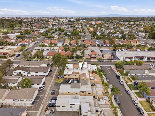 206 Portland Avenue, Huntington Beach, CA 92648