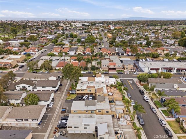 206 Portland Avenue, Huntington Beach, CA 92648