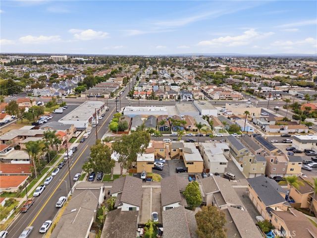 206 Portland Avenue, Huntington Beach, CA 92648