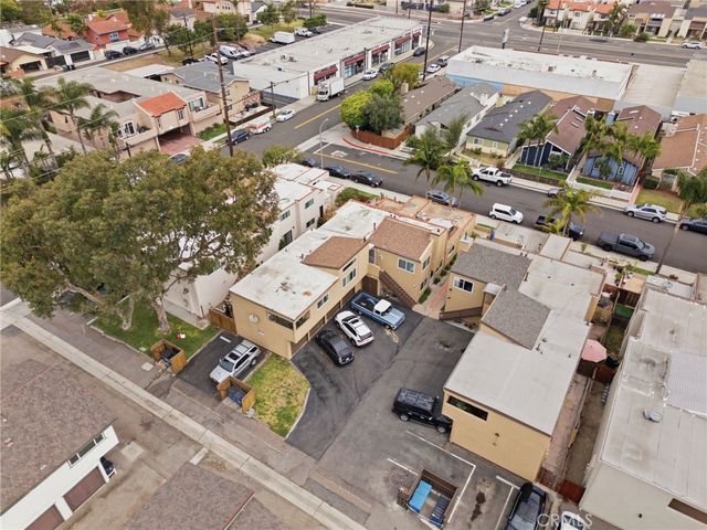 206 Portland Avenue, Huntington Beach, CA 92648