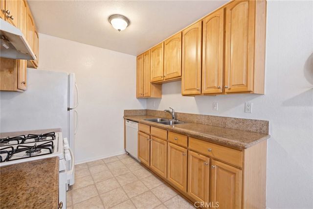 206 Portland Avenue, Huntington Beach, CA 92648