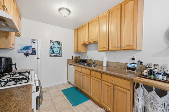 206 Portland Avenue, Huntington Beach, CA 92648
