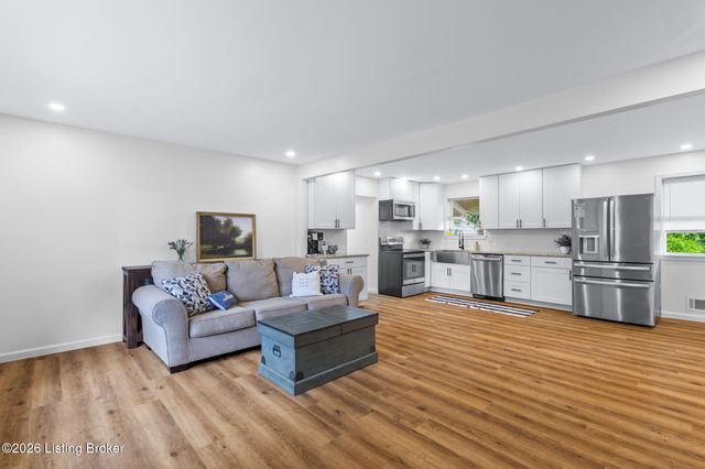 287 Oakridge Dr, Mt Washington, KY 40047