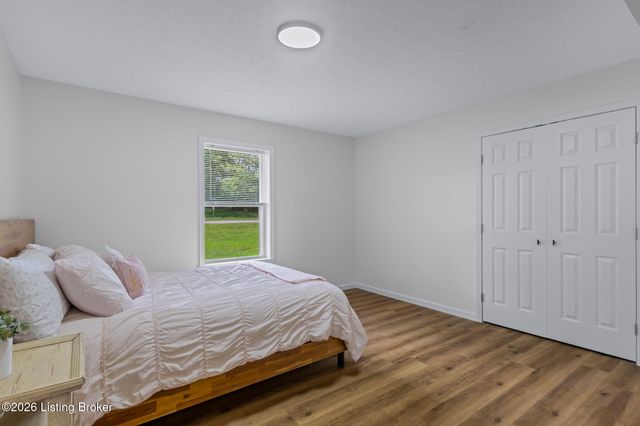 287 Oakridge Dr, Mt Washington, KY 40047