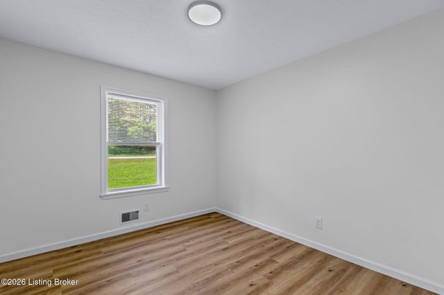 287 Oakridge Dr, Mt Washington, KY 40047