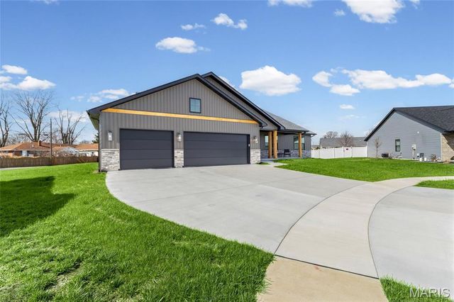 162 Gabrielle Circle, Bethalto, IL 62010