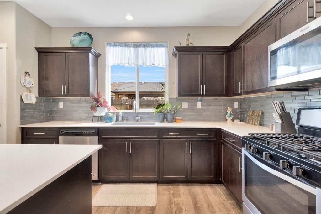 Image 10 of property listing at 3948 Wrenwood Avenue, Clovis, CA 93619