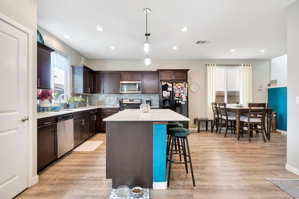 Image 11 of property listing at 3948 Wrenwood Avenue, Clovis, CA 93619