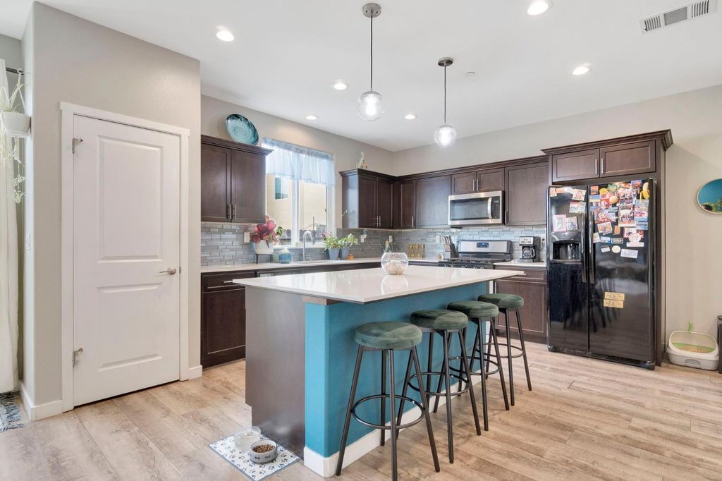 Image 13 of property listing at 3948 Wrenwood Avenue, Clovis, CA 93619