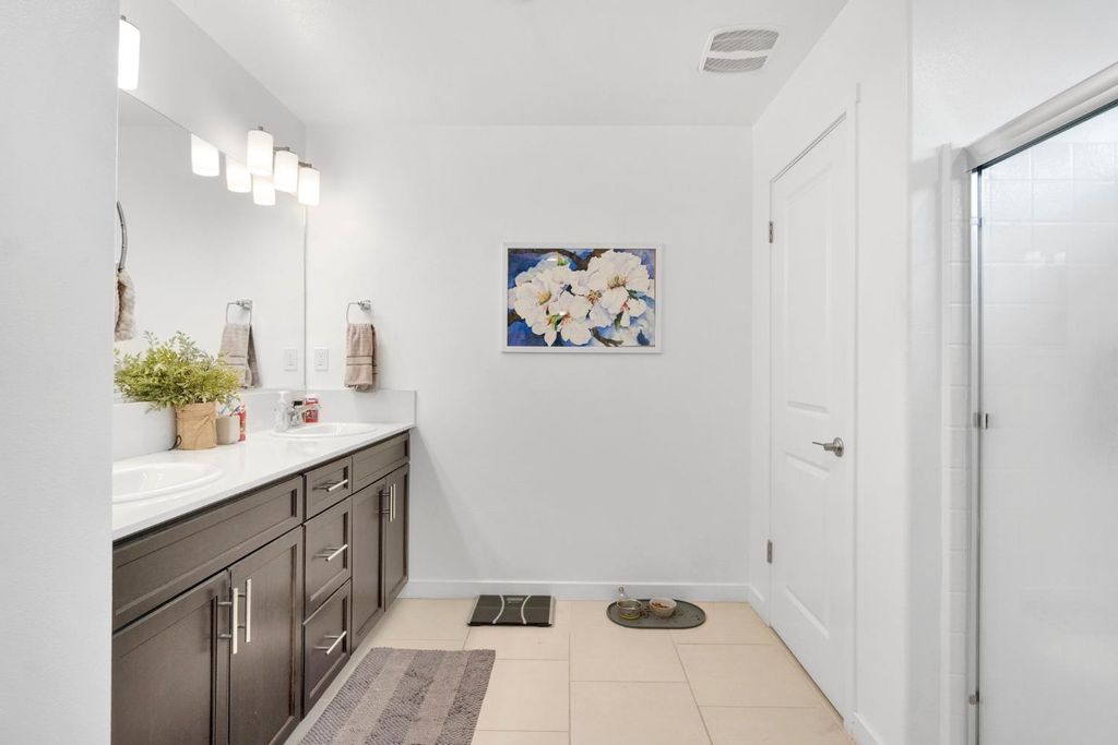 Image 22 of property listing at 3948 Wrenwood Avenue, Clovis, CA 93619