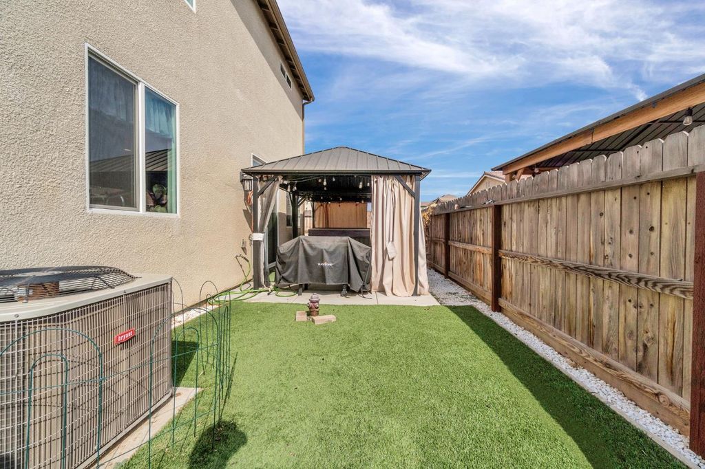 Image 30 of property listing at 3948 Wrenwood Avenue, Clovis, CA 93619