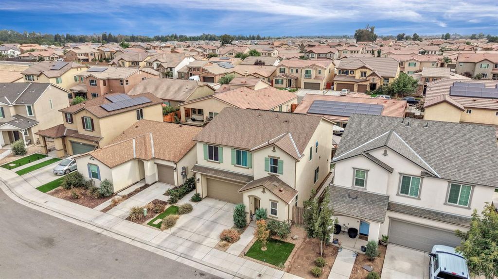 Image 33 of property listing at 3948 Wrenwood Avenue, Clovis, CA 93619