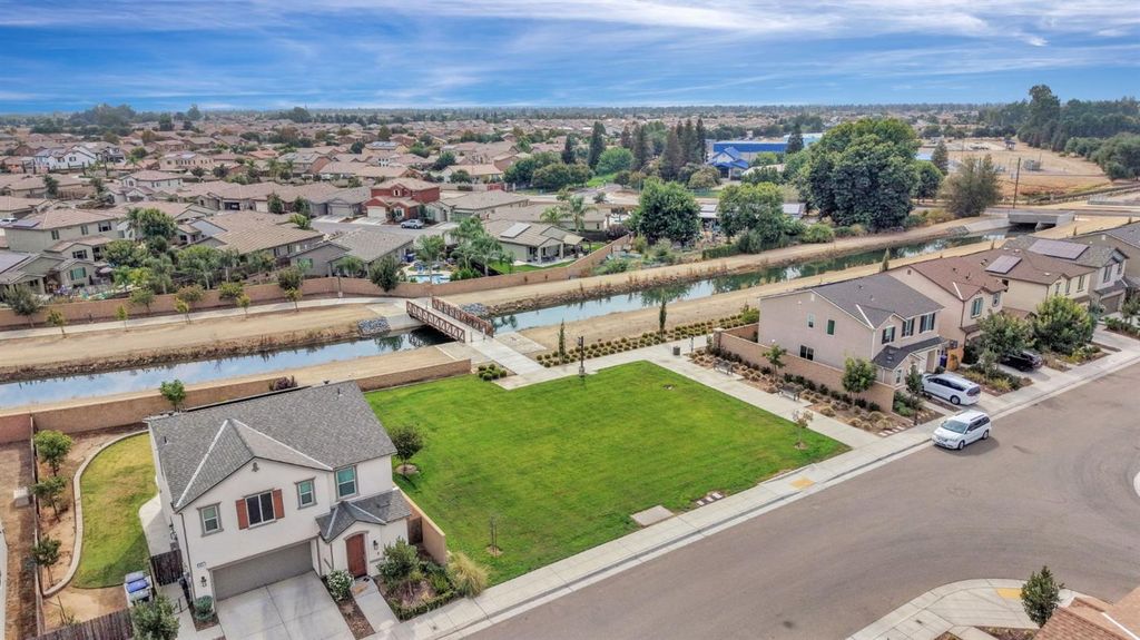 Image 39 of property listing at 3948 Wrenwood Avenue, Clovis, CA 93619