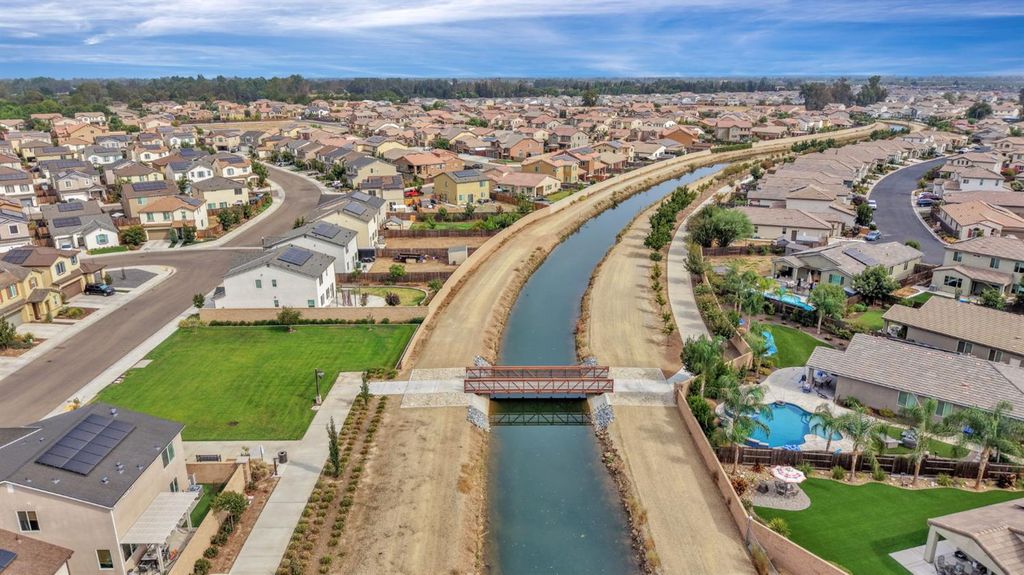 Image 40 of property listing at 3948 Wrenwood Avenue, Clovis, CA 93619