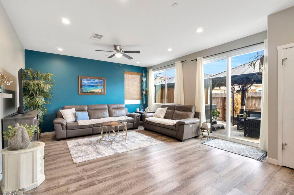 Image 5 of property listing at 3948 Wrenwood Avenue, Clovis, CA 93619