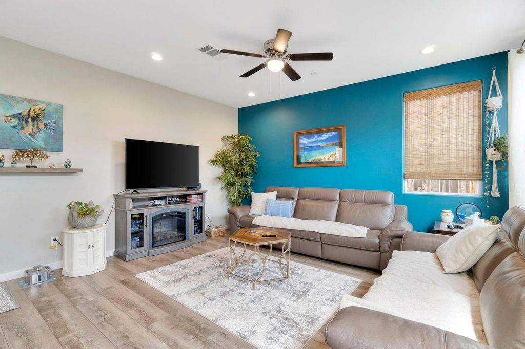 Image 7 of property listing at 3948 Wrenwood Avenue, Clovis, CA 93619