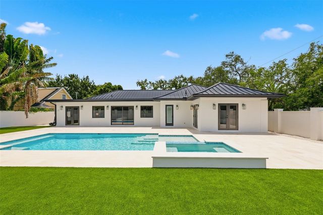 2823 W MORRISON AVENUE, Tampa, FL 33629