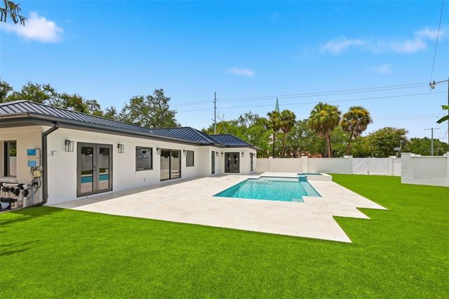 2823 W MORRISON AVENUE, Tampa, FL 33629