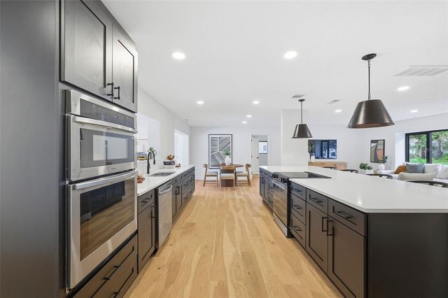 2823 W MORRISON AVENUE, Tampa, FL 33629