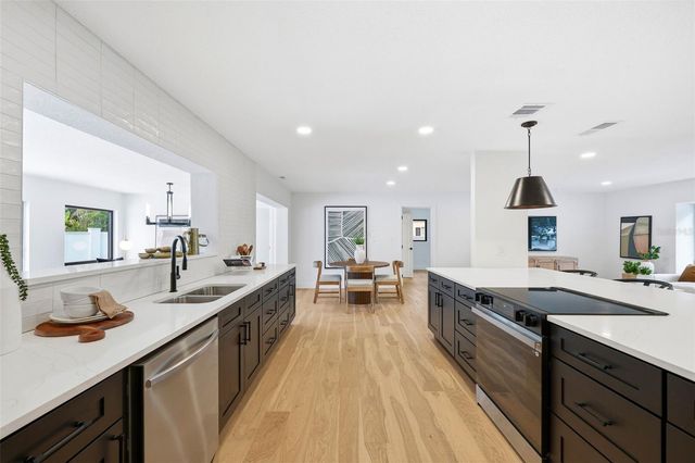 2823 W MORRISON AVENUE, Tampa, FL 33629