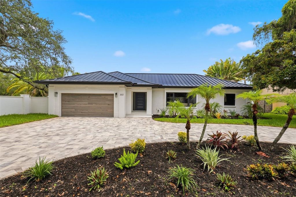 2823 W MORRISON AVENUE, Tampa, FL 33629