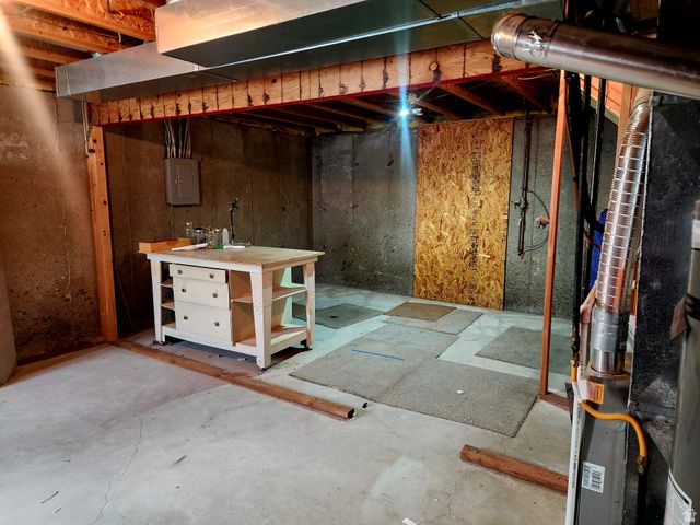 6043 W PARKHAM WAY, Kearns, UT 84118