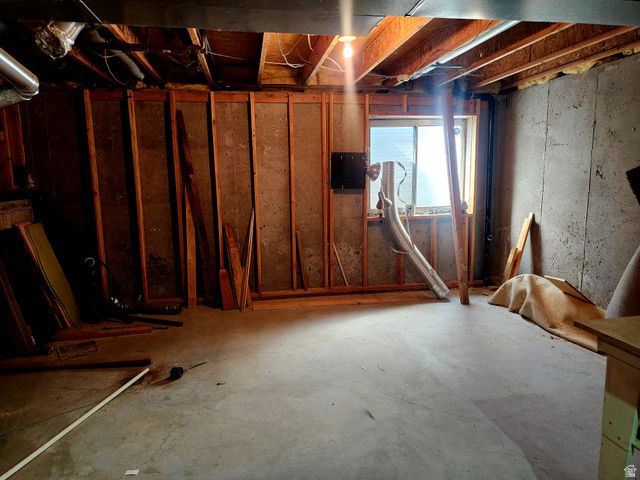 6043 W PARKHAM WAY, Kearns, UT 84118
