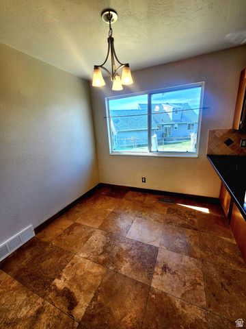 6043 W PARKHAM WAY, Kearns, UT 84118