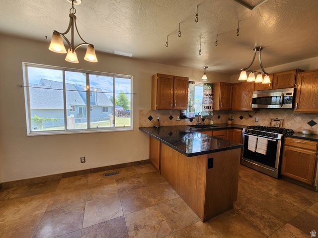 6043 W PARKHAM WAY, Kearns, UT 84118