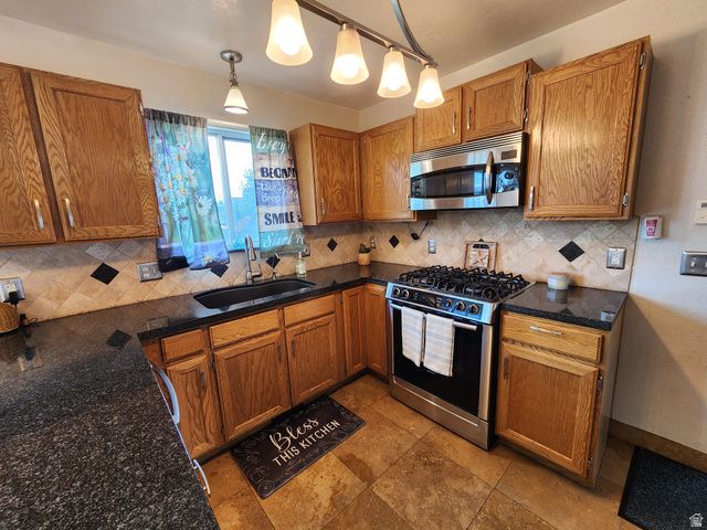 6043 W PARKHAM WAY, Kearns, UT 84118