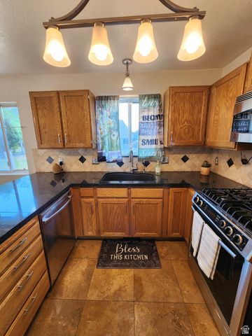 6043 W PARKHAM WAY, Kearns, UT 84118