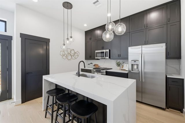 4605 Harrisburg Boulevard B, Houston, TX 77011