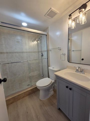 10023 Winding Lake Rd 104, Sunrise, FL 33351