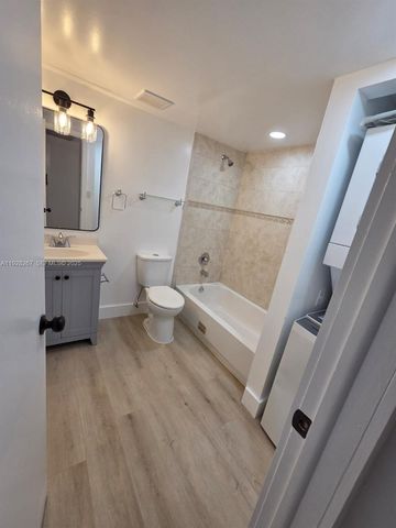 10023 Winding Lake Rd 104, Sunrise, FL 33351