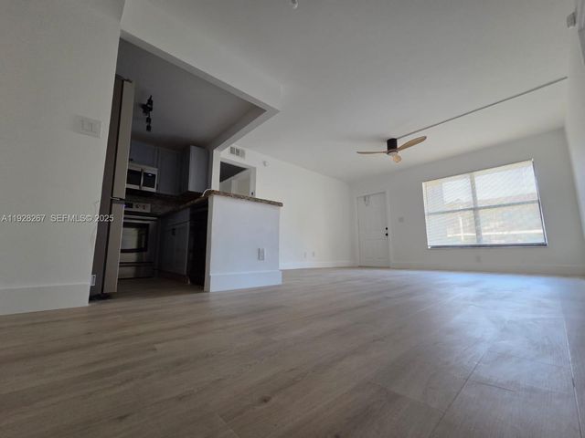 10023 Winding Lake Rd 104, Sunrise, FL 33351