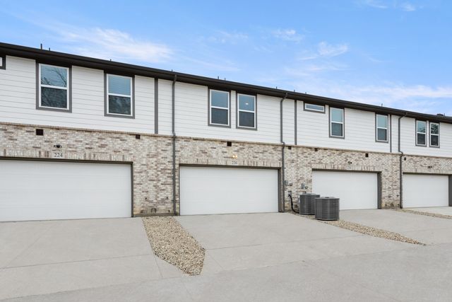 226 Wagon Spoke 13, Fort Worth, TX 76120