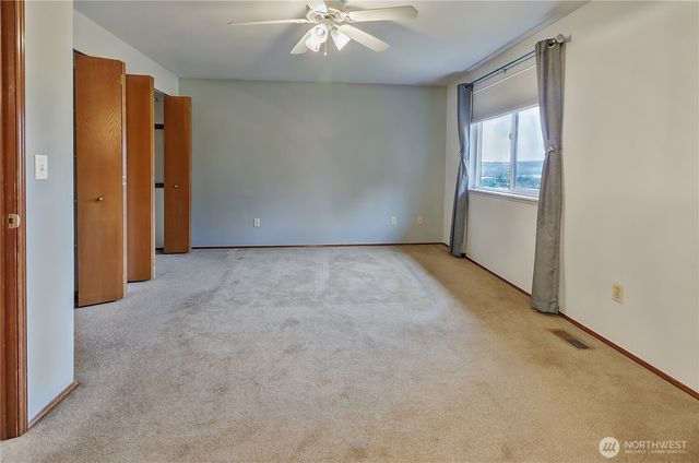 21211 95th Court S, Kent, WA 98031