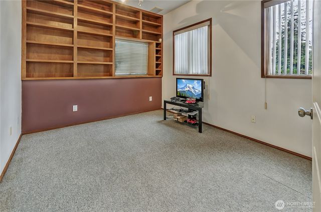 21211 95th Court S, Kent, WA 98031