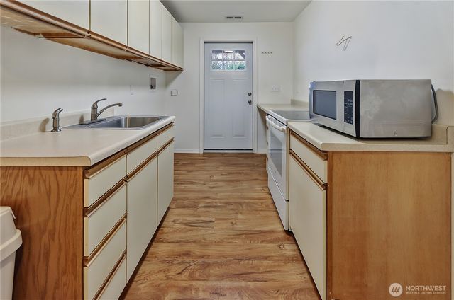 21211 95th Court S, Kent, WA 98031