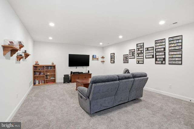 9 WALNUT WAY, Langhorne, PA 19047