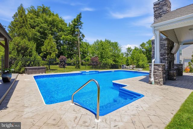 9 WALNUT WAY, Langhorne, PA 19047